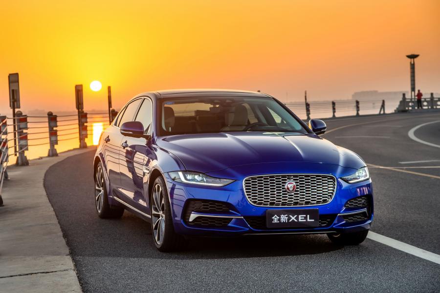  Jaguar XE L P200 S 2019 года  (CN) (фото 8 из 32)